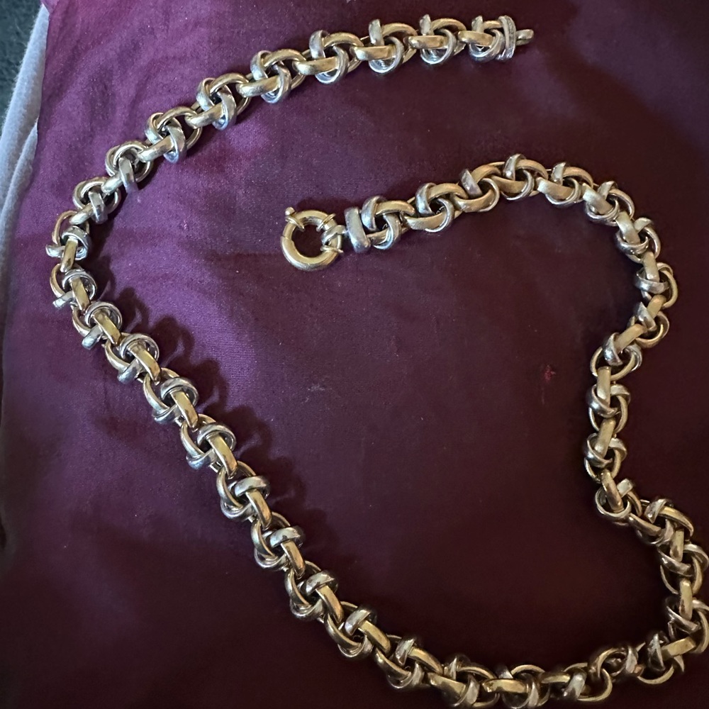 Beautiful salad, 18 carat gold, yellow white chain in mint condition